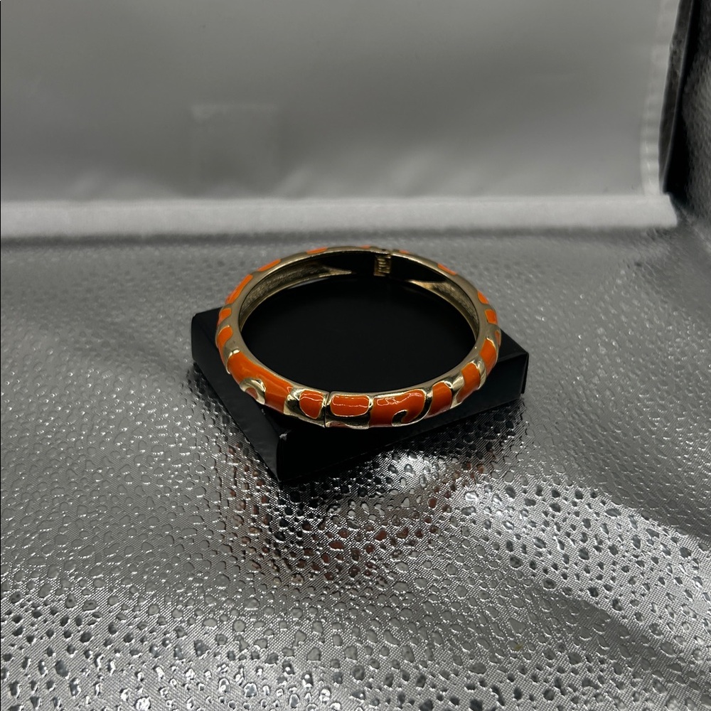 Hinged bracelet gold tone orange enamel light weight casual dressy festival - Picture 5 of 5